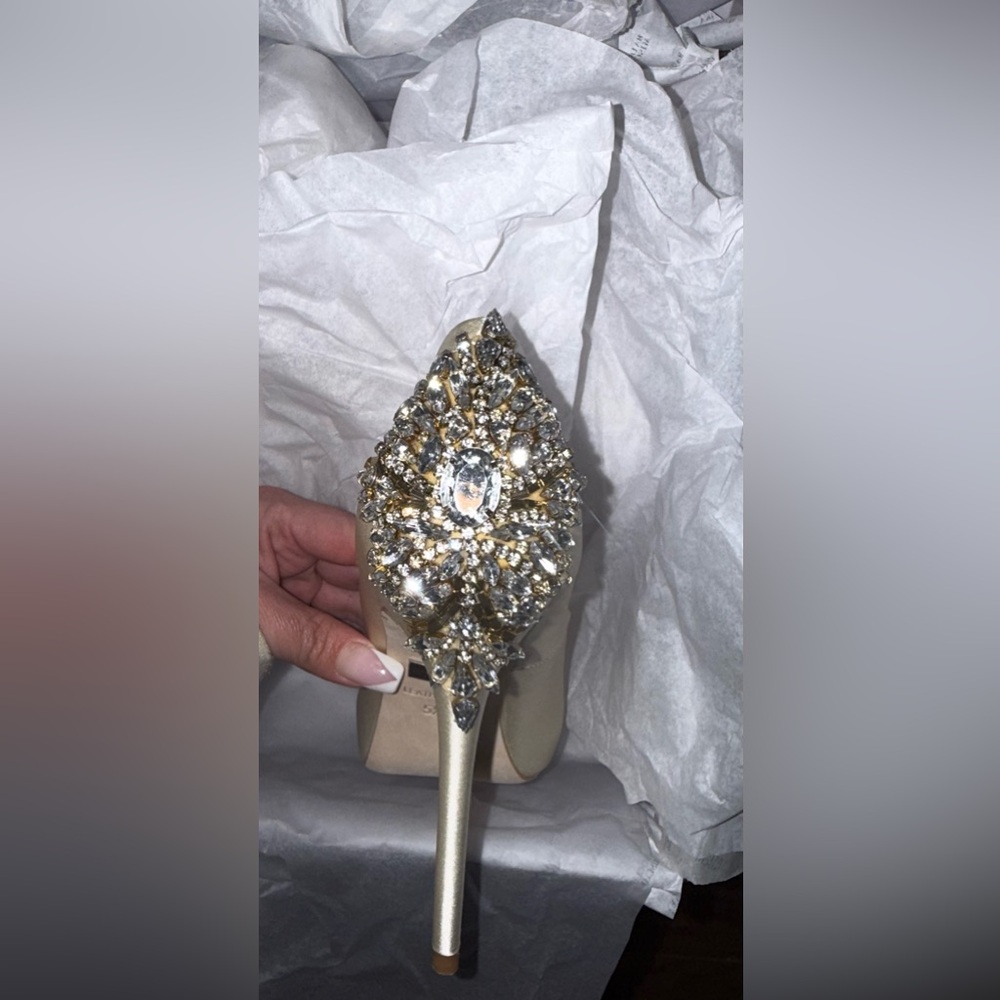 Badgley Mischka Gold Jeweled Open Toe Stiletto Size 5.5